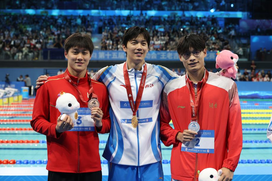 [图]男人400米个东说念主搀杂泳 浙江选手汪顺夺冠