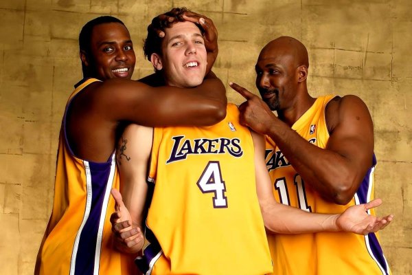 威金斯文书交往，雄鹿作念出退步，最大赢家浮现而出